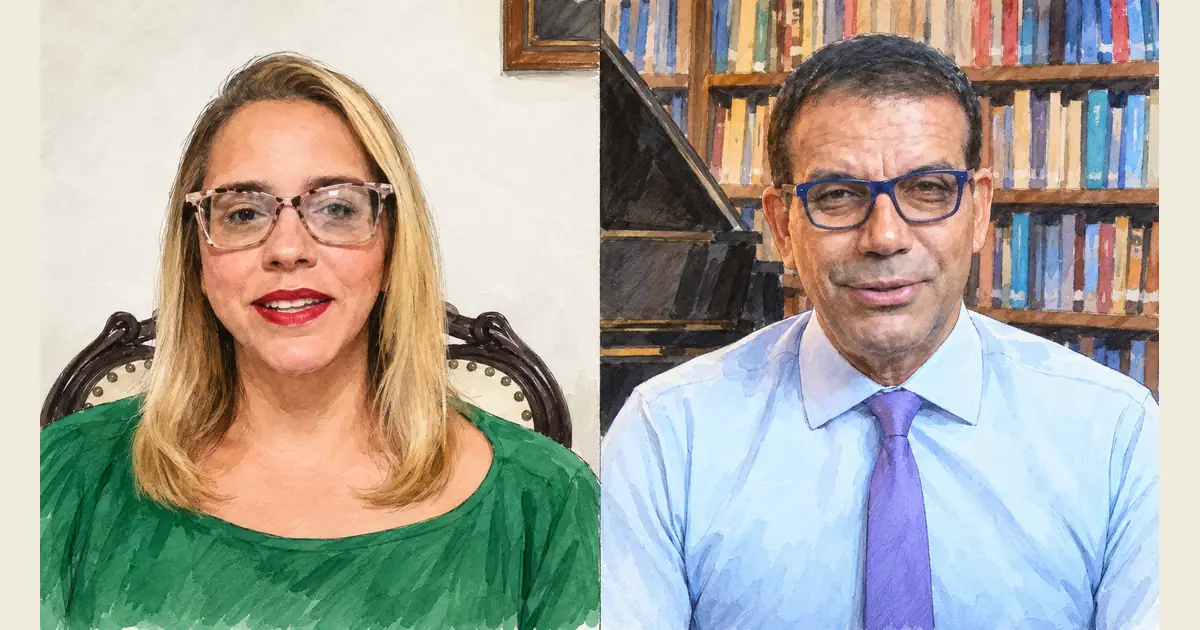 Ilustração de Andreza Chestnut à esquerda, com óculos claros, e Willian Corrêa à direita, com óculos azuis, livros e piano ao fundo.